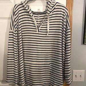 Market & Spruce Long sleeve hoodie